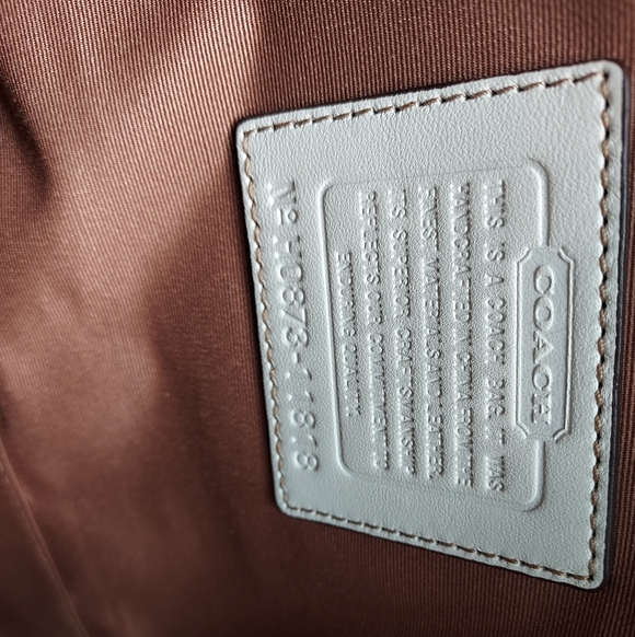 Coach Signature hand Bag - Picture 7 of 9